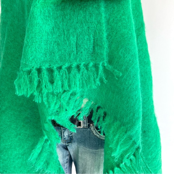 DONEGAL DESIGN Weaver of Ireland Green Pure Mohair Wool Fringed Throw Scarf Wrap - Picture 8 of 14